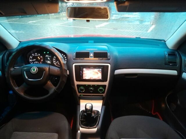 Красный Шкода Октавия, объемом двигателя 1.2 л и пробегом 260 тыс. км за 4999 $, фото 6 на Automoto.ua