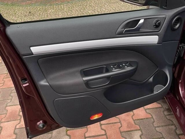 Красный Шкода Октавия, объемом двигателя 1 л и пробегом 73 тыс. км за 9950 $, фото 2 на Automoto.ua