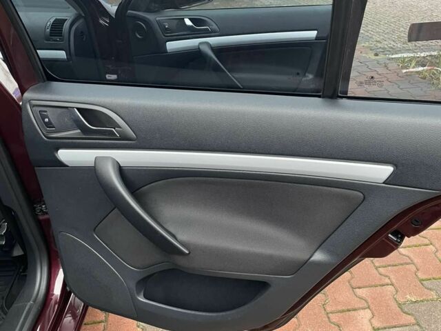 Красный Шкода Октавия, объемом двигателя 1 л и пробегом 73 тыс. км за 9950 $, фото 12 на Automoto.ua