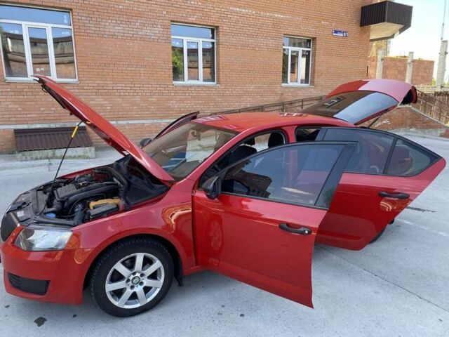 Красный Шкода Октавия, объемом двигателя 0.14 л и пробегом 190 тыс. км за 7999 $, фото 5 на Automoto.ua