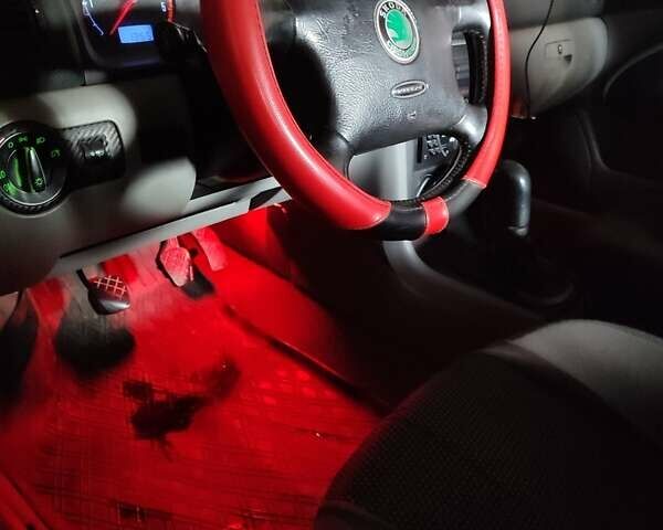 Красный Шкода Октавия, объемом двигателя 1.9 л и пробегом 425 тыс. км за 3350 $, фото 7 на Automoto.ua