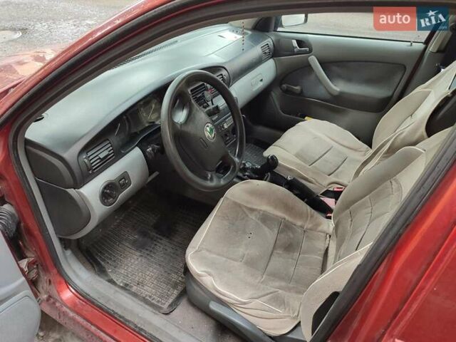 Красный Шкода Октавия, объемом двигателя 1.6 л и пробегом 327 тыс. км за 4250 $, фото 4 на Automoto.ua
