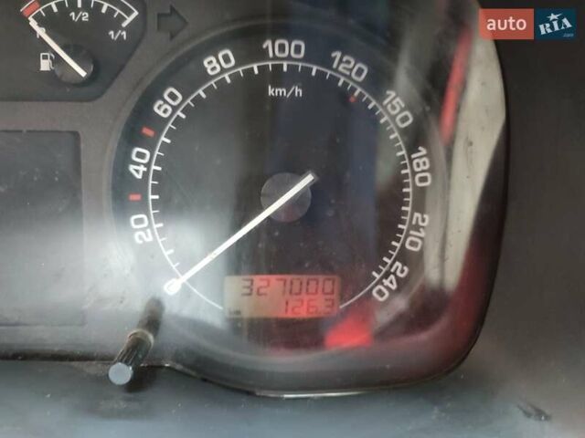 Красный Шкода Октавия, объемом двигателя 1.6 л и пробегом 327 тыс. км за 4250 $, фото 5 на Automoto.ua