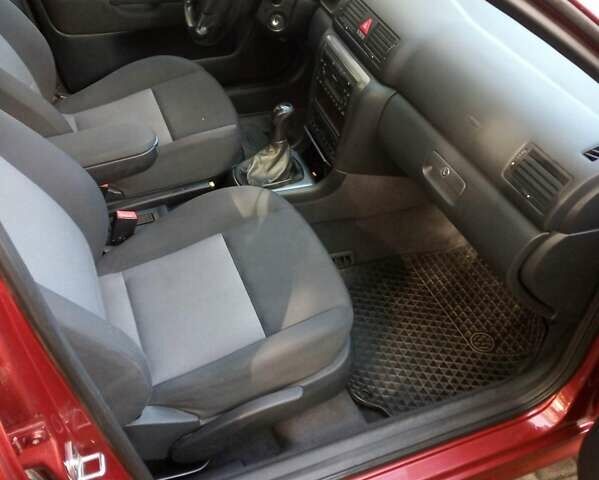 Красный Шкода Октавия, объемом двигателя 1.6 л и пробегом 196 тыс. км за 4200 $, фото 7 на Automoto.ua