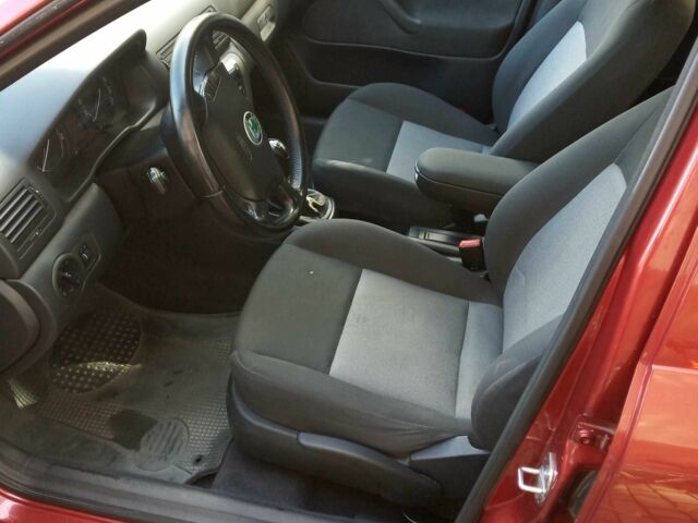 Красный Шкода Октавия, объемом двигателя 1.6 л и пробегом 196 тыс. км за 4500 $, фото 4 на Automoto.ua