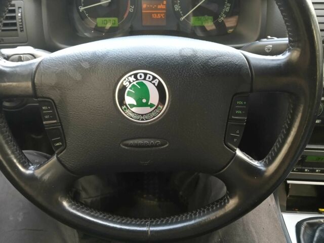 Красный Шкода Октавия, объемом двигателя 1.6 л и пробегом 196 тыс. км за 4500 $, фото 2 на Automoto.ua