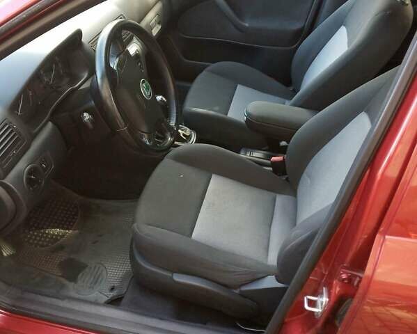 Красный Шкода Октавия, объемом двигателя 1.6 л и пробегом 196 тыс. км за 4200 $, фото 2 на Automoto.ua