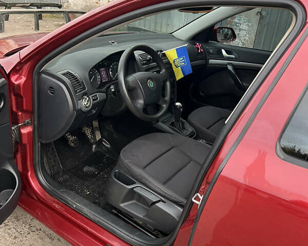 Красный Шкода Октавия, объемом двигателя 1.6 л и пробегом 280 тыс. км за 5200 $, фото 12 на Automoto.ua