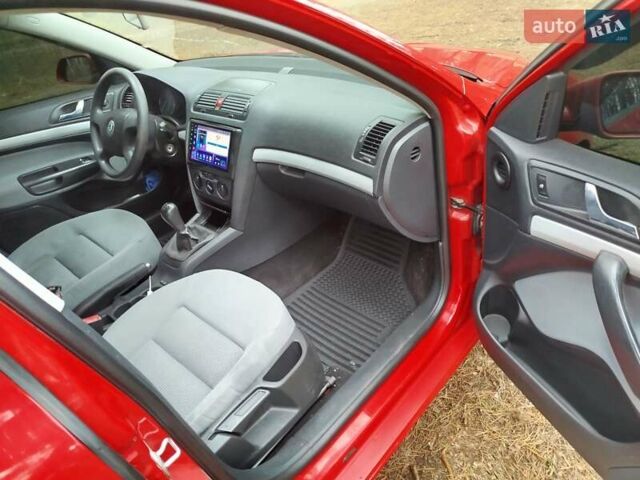 Красный Шкода Октавия, объемом двигателя 1.6 л и пробегом 318 тыс. км за 5150 $, фото 7 на Automoto.ua