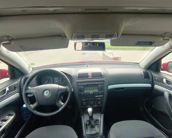 Красный Шкода Октавия, объемом двигателя 2 л и пробегом 260 тыс. км за 6000 $, фото 2 на Automoto.ua
