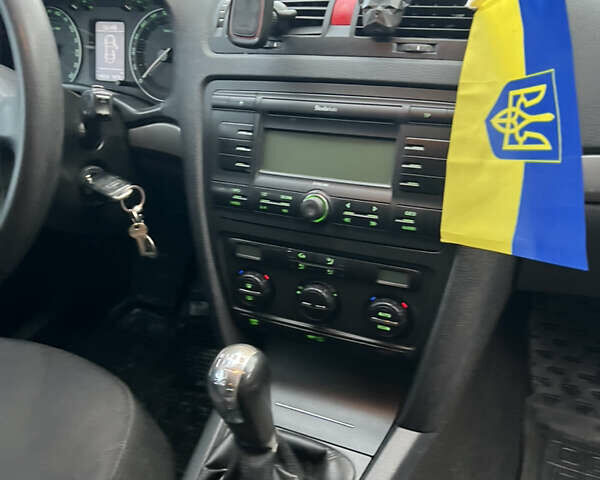 Красный Шкода Октавия, объемом двигателя 1.6 л и пробегом 280 тыс. км за 5200 $, фото 18 на Automoto.ua