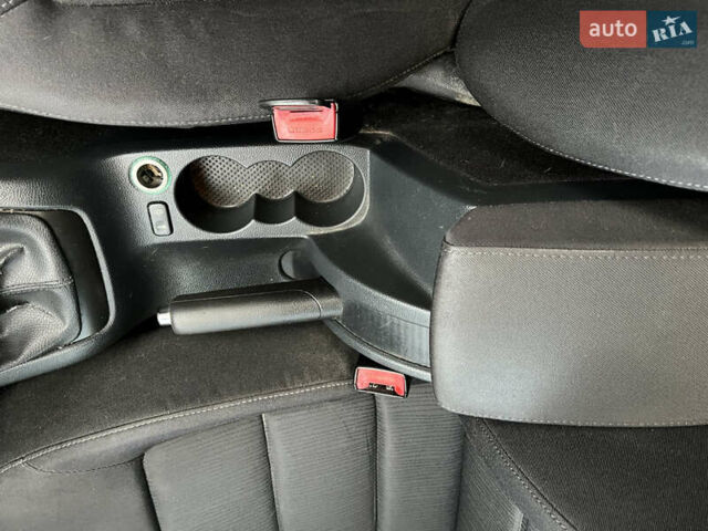 Красный Шкода Октавия, объемом двигателя 1.6 л и пробегом 280 тыс. км за 5500 $, фото 17 на Automoto.ua