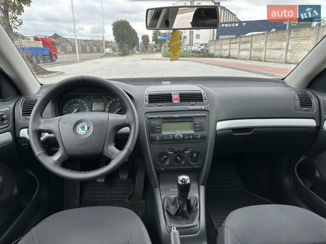 Красный Шкода Октавия, объемом двигателя 1.6 л и пробегом 205 тыс. км за 4750 $, фото 34 на Automoto.ua