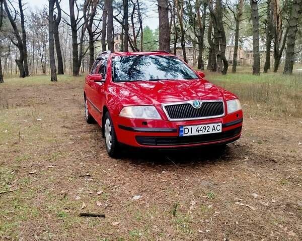 Красный Шкода Октавия, объемом двигателя 1.6 л и пробегом 318 тыс. км за 5150 $, фото 1 на Automoto.ua