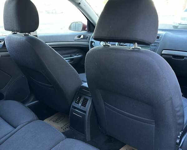 Красный Шкода Октавия, объемом двигателя 2 л и пробегом 206 тыс. км за 7900 $, фото 79 на Automoto.ua