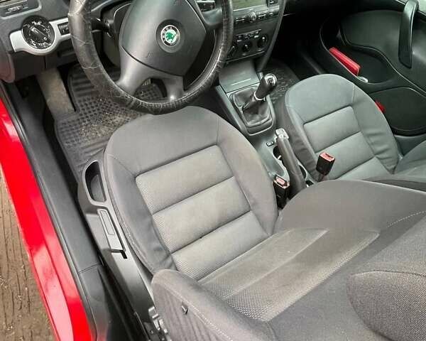 Красный Шкода Октавия, объемом двигателя 1.6 л и пробегом 297 тыс. км за 4800 $, фото 3 на Automoto.ua
