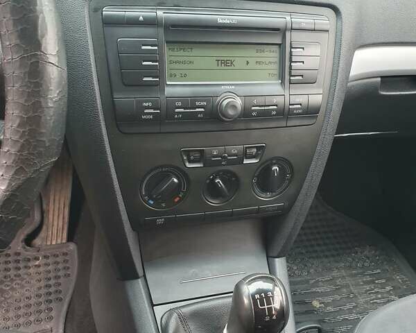 Красный Шкода Октавия, объемом двигателя 1.6 л и пробегом 297 тыс. км за 4800 $, фото 6 на Automoto.ua