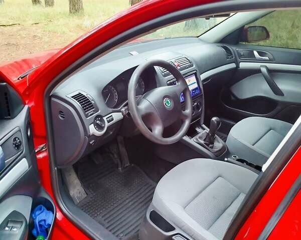 Красный Шкода Октавия, объемом двигателя 1.6 л и пробегом 318 тыс. км за 5150 $, фото 6 на Automoto.ua