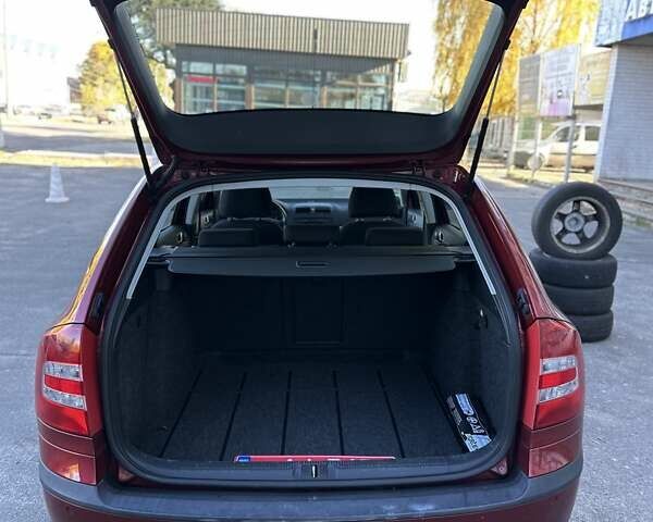Красный Шкода Октавия, объемом двигателя 2 л и пробегом 206 тыс. км за 7900 $, фото 4 на Automoto.ua