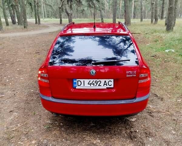 Красный Шкода Октавия, объемом двигателя 1.6 л и пробегом 318 тыс. км за 5150 $, фото 4 на Automoto.ua