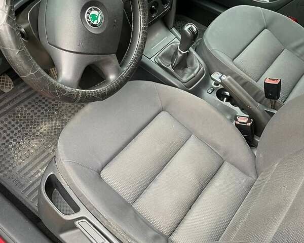 Красный Шкода Октавия, объемом двигателя 1.6 л и пробегом 297 тыс. км за 4800 $, фото 4 на Automoto.ua