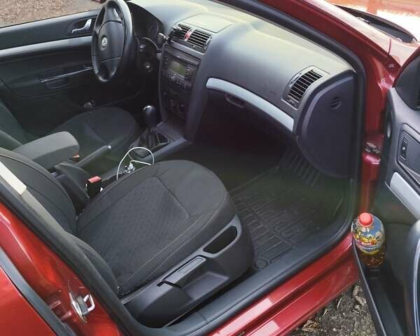 Красный Шкода Октавия, объемом двигателя 1.6 л и пробегом 330 тыс. км за 5800 $, фото 8 на Automoto.ua