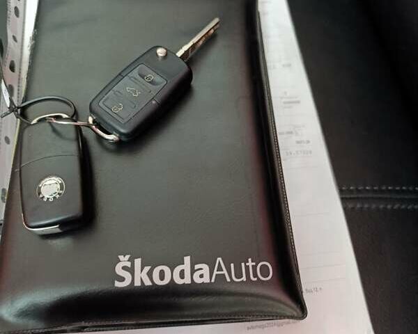 Красный Шкода Октавия, объемом двигателя 1.6 л и пробегом 232 тыс. км за 5500 $, фото 15 на Automoto.ua