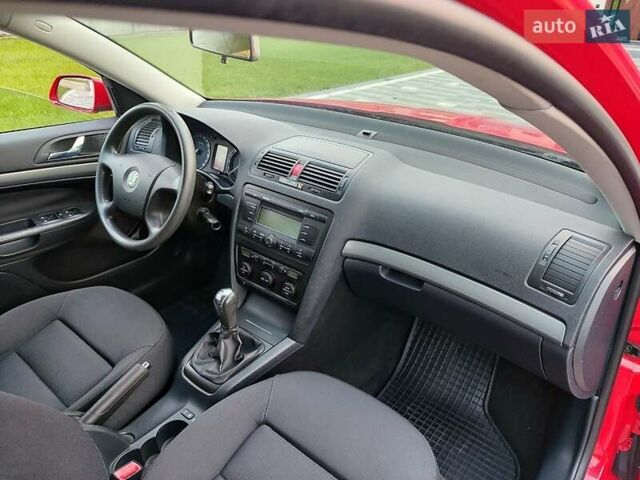 Красный Шкода Октавия, объемом двигателя 1.6 л и пробегом 191 тыс. км за 5600 $, фото 20 на Automoto.ua