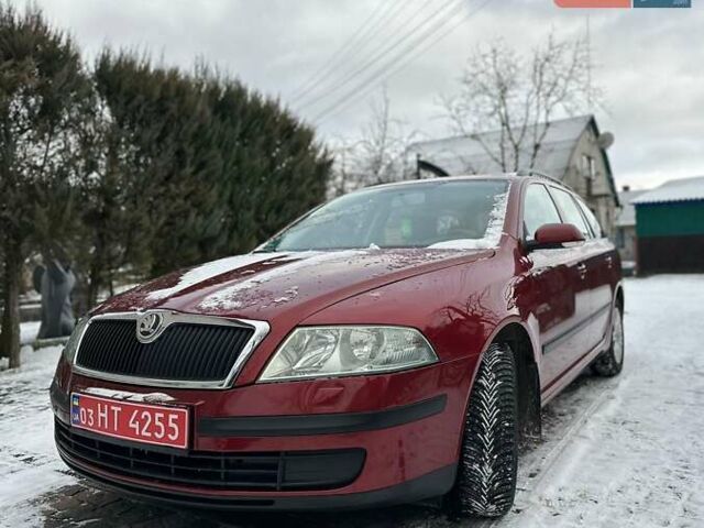 Красный Шкода Октавия, объемом двигателя 1.6 л и пробегом 232 тыс. км за 5500 $, фото 2 на Automoto.ua