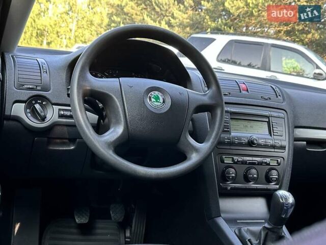 Красный Шкода Октавия, объемом двигателя 1.6 л и пробегом 188 тыс. км за 5840 $, фото 125 на Automoto.ua