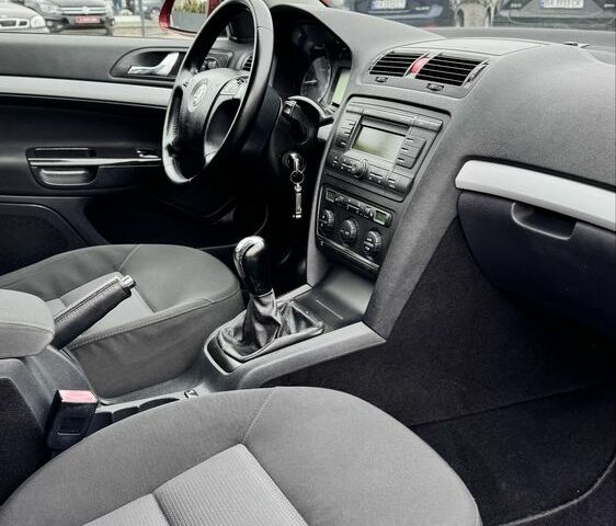 Красный Шкода Октавия, объемом двигателя 1.6 л и пробегом 232 тыс. км за 7700 $, фото 18 на Automoto.ua