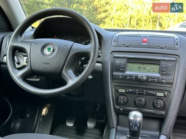 Красный Шкода Октавия, объемом двигателя 1.6 л и пробегом 188 тыс. км за 5840 $, фото 111 на Automoto.ua