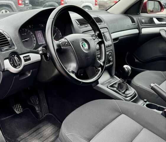Красный Шкода Октавия, объемом двигателя 1.6 л и пробегом 232 тыс. км за 7700 $, фото 9 на Automoto.ua