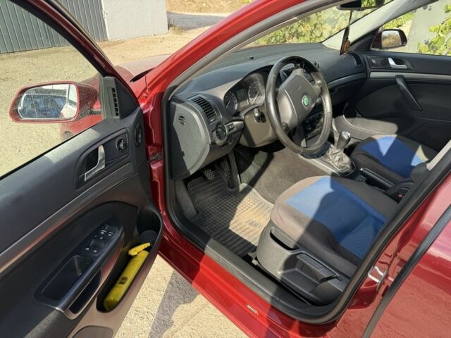Шкода Октавия 2006 в Каменское - Днепродзержинск на Automoto.ua Красный Шкода Октавия, объемом двигателя 2 л и пробегом 249 тыс. км за 6500 $, фото 4 на Automoto.ua