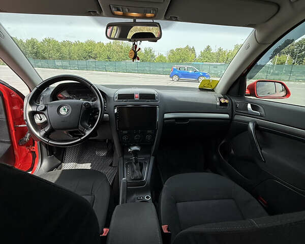 Красный Шкода Октавия, объемом двигателя 1.97 л и пробегом 267 тыс. км за 7700 $, фото 11 на Automoto.ua