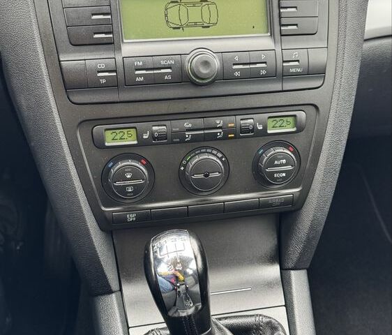 Красный Шкода Октавия, объемом двигателя 1.6 л и пробегом 232 тыс. км за 7700 $, фото 12 на Automoto.ua