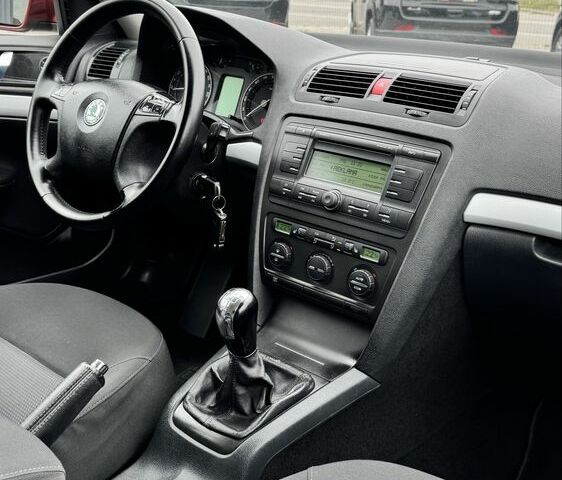 Красный Шкода Октавия, объемом двигателя 1.6 л и пробегом 232 тыс. км за 7700 $, фото 16 на Automoto.ua