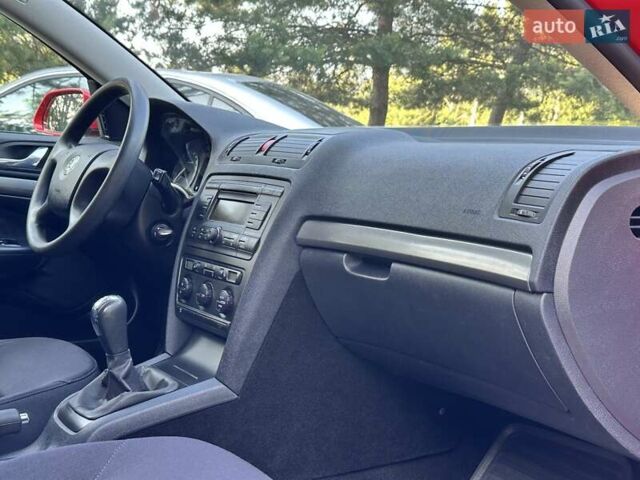 Красный Шкода Октавия, объемом двигателя 1.6 л и пробегом 188 тыс. км за 5840 $, фото 107 на Automoto.ua
