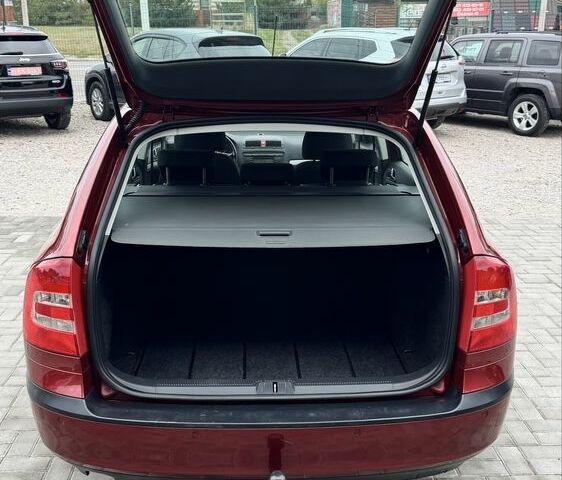 Красный Шкода Октавия, объемом двигателя 1.6 л и пробегом 232 тыс. км за 7700 $, фото 4 на Automoto.ua