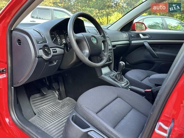 Красный Шкода Октавия, объемом двигателя 1.6 л и пробегом 188 тыс. км за 5840 $, фото 94 на Automoto.ua
