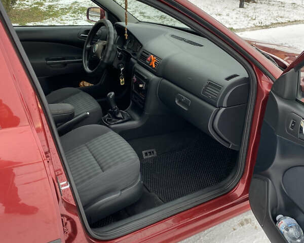 Красный Шкода Октавия, объемом двигателя 1.6 л и пробегом 122 тыс. км за 5800 $, фото 8 на Automoto.ua