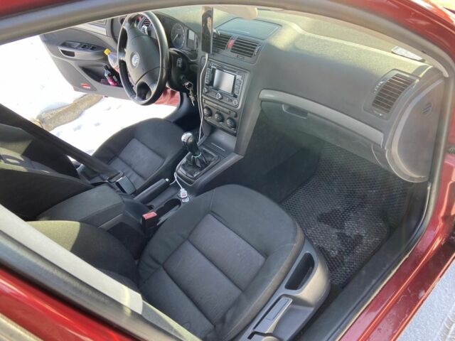 Красный Шкода Октавия, объемом двигателя 1.8 л и пробегом 296 тыс. км за 5400 $, фото 2 на Automoto.ua