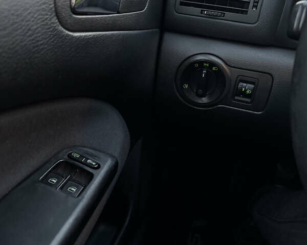 Червоний Шкода Октавія, об'ємом двигуна 1.6 л та пробігом 252 тис. км за 4600 $, фото 29 на Automoto.ua