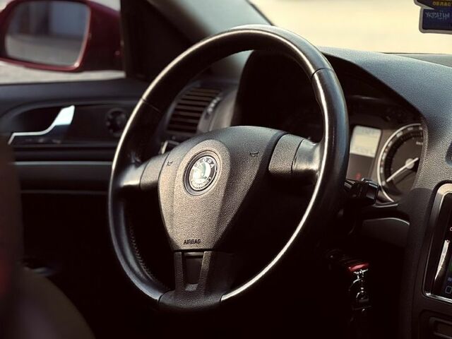 Красный Шкода Октавия, объемом двигателя 1.6 л и пробегом 270 тыс. км за 6900 $, фото 3 на Automoto.ua