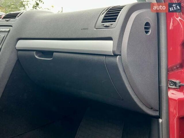 Красный Шкода Октавия, объемом двигателя 1.6 л и пробегом 215 тыс. км за 6890 $, фото 74 на Automoto.ua