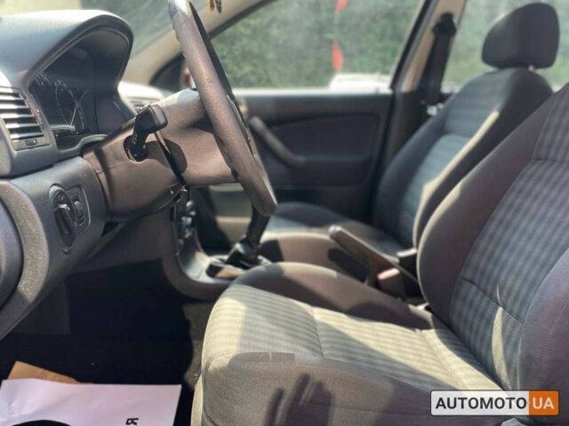 Красный Шкода Октавия, объемом двигателя 1.6 л и пробегом 160 тыс. км за 6500 $, фото 8 на Automoto.ua