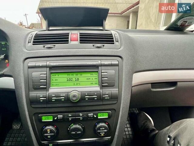 Красный Шкода Октавия, объемом двигателя 1.6 л и пробегом 215 тыс. км за 6890 $, фото 75 на Automoto.ua