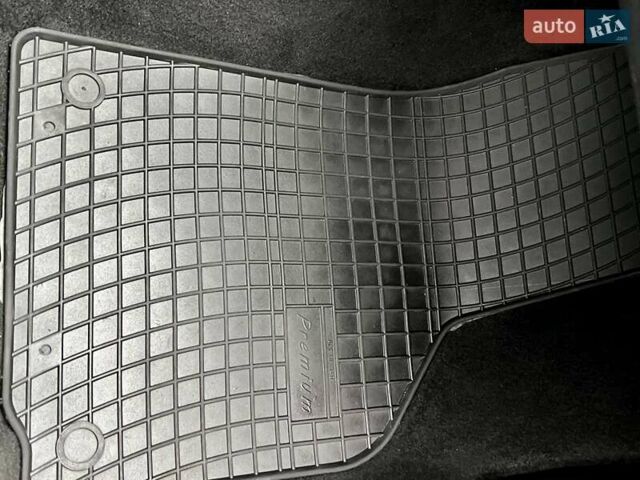 Красный Шкода Октавия, объемом двигателя 1.6 л и пробегом 215 тыс. км за 6890 $, фото 73 на Automoto.ua