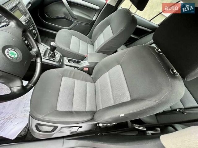 Красный Шкода Октавия, объемом двигателя 1.6 л и пробегом 215 тыс. км за 6890 $, фото 54 на Automoto.ua