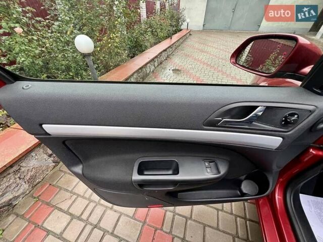 Красный Шкода Октавия, объемом двигателя 1.6 л и пробегом 215 тыс. км за 6890 $, фото 56 на Automoto.ua